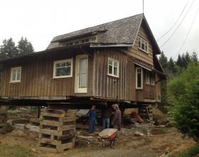 House raising for new foundation in Victoria BC