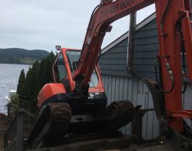 Excavator operation and entry into tight spaces in Victoria BC