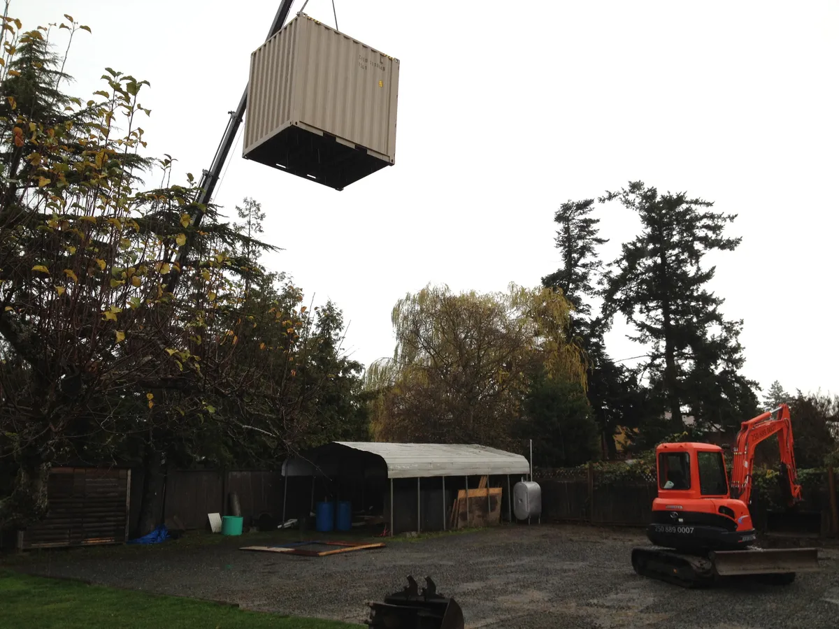 Shipping container rental delivery service