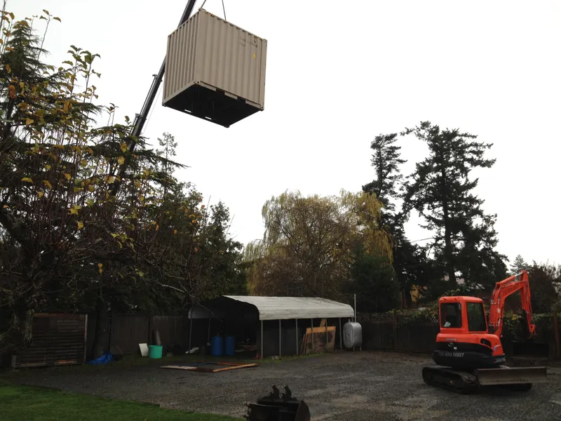 Shipping container rental delivery service