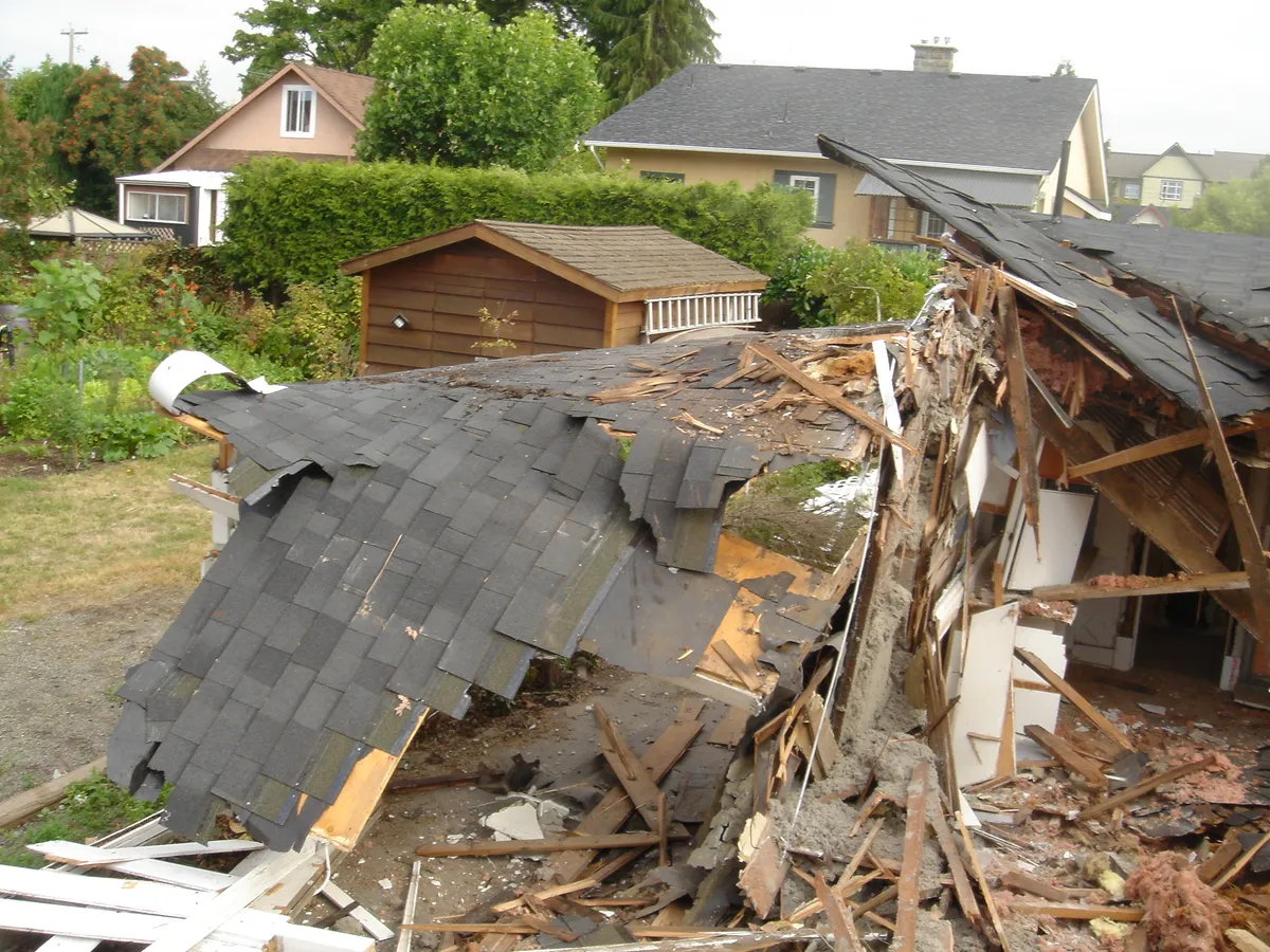 House deconstruction and debris removal