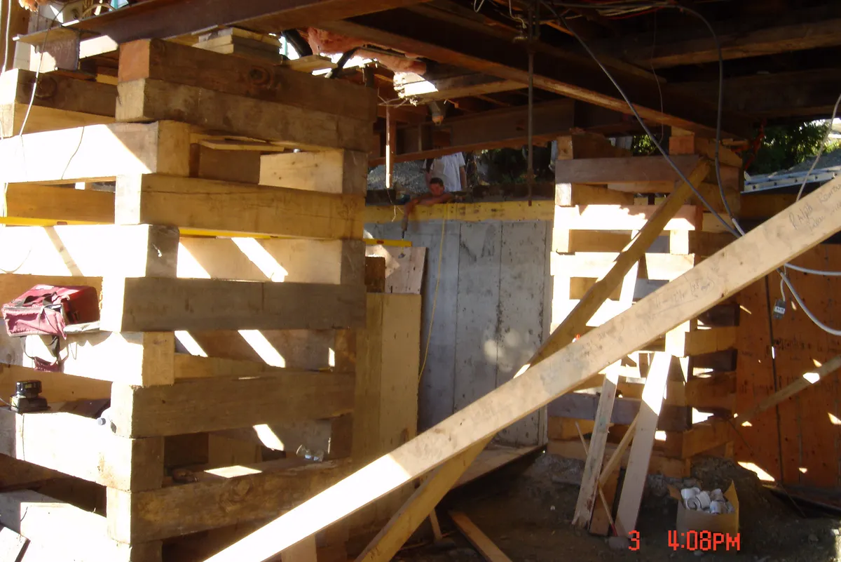 Structural blocking supports for house lifting